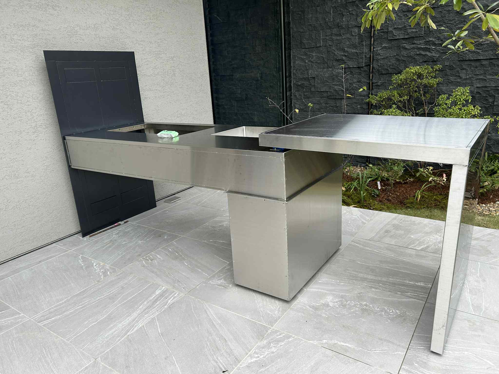 ステンレス・ガーデンキッチン