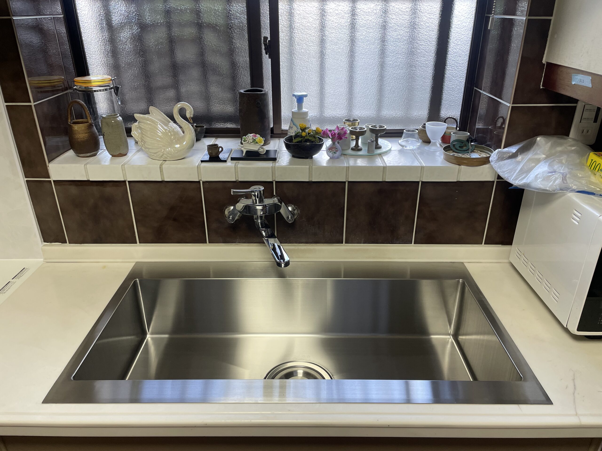 川西市システムキッチンシンク施工写真。